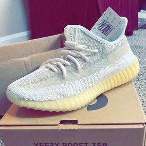 Anyone want to trade a new pair of their yeezys?